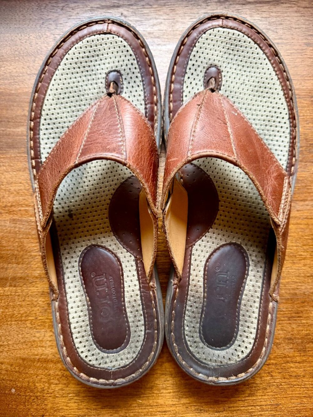 Børn Men's Brown Leather Thong Sandals Perforated Footbed Casual Slip-On